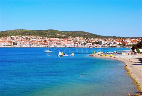 Strand Mit Kiefern In Vodice Kroatien Stockbild Bild Von Landschaft