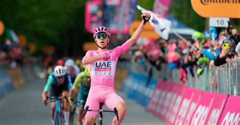 Tadej Pogacar ganó su tercera etapa del Giro de Italia en una reñida