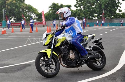 KOMPETISI SAFETY RIDING ASTRA HONDA ANTARA Foto