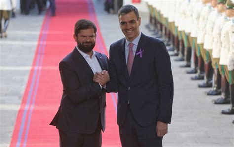 Pedro Sánchez Llegó A La Moneda Para Reunirse Con El Pdte Boric