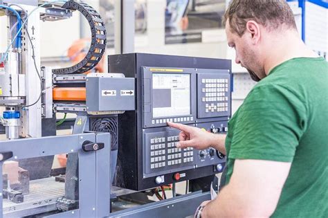 Czego Nauczy Mnie Kurs Na Frezarki Cnc EMT Systems