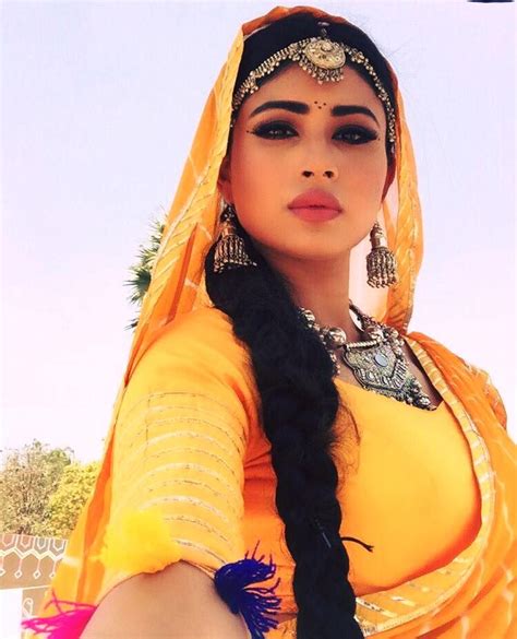 Shivanya To Be Dead And Buried In Colors Naagin Mouni Roy Bikini