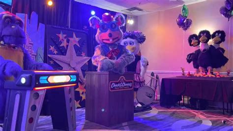 Chuck E Cheese Animatronics Sing Jitter Bug Youtube