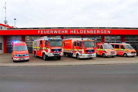 Der Fuhrpark Der Feuerwehr Nidderau Heldenbergen Mit ELW HLF GW L TSF