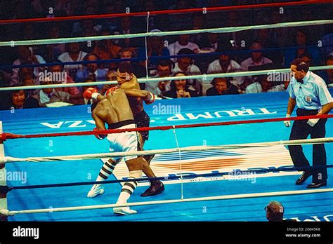 Mike Tyson vs. Michael Spinks in heavyweight championship title fight ...