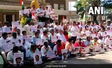 Karnataka Congress Protest Against Bjps Book Launch On Siddaramaiah