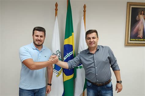 Presidente da reúne se prefeito da Fazenda Rio Grande Marco