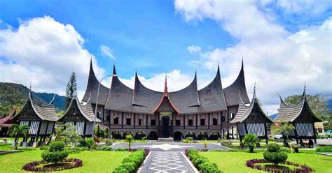 Arsitektur Ikonik Rumah Adat Nusantara