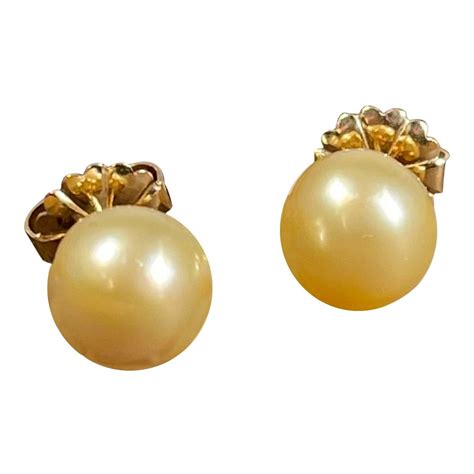 South Sea Golden Round Pearl And Diamond Karat Yellow Gold Stud