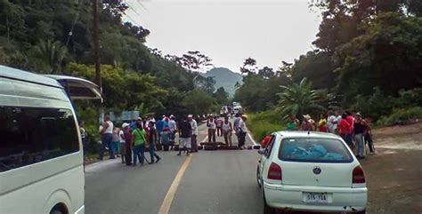 Bloquean Carretera De Oaxaca Para Pedir Obras En La Cuenca