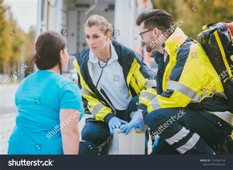 Paramedic Images Stock Photos And Vectors Shutterstock