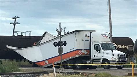 Train Hits Semi Truck On Pennsylvania Road In Wyandotte