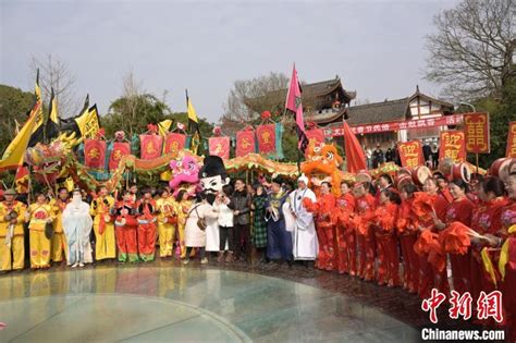 （新春走基层）大年初三：四川阆中天宫院“击鼓飘香” 民俗巡游贺新春张晓东四川省新浪新闻