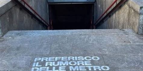 A Palermo è tutto uno Splash le frasi della canzone di Colapesce e