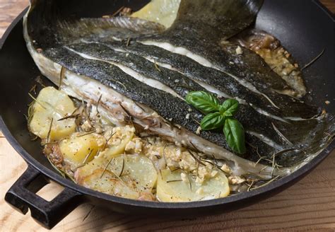 Bacallà al forn amb patates i ceba Recepta tradicional de peix