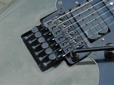 Electric Guitar Bridge Types Explained Spinditty