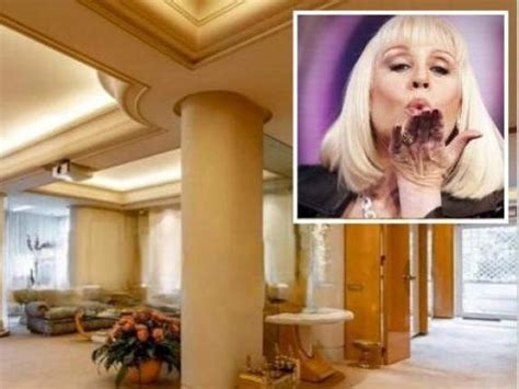 Raffaella Carr La Casa Di Vigna Clara A Roma Che Nessuno Vuole