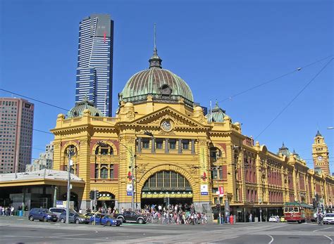 Transit Information for Stop 4: Flinders Street and Elizabeth Street 2
