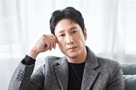 Aktor Parasite Lee Sun Kyun Meninggal Dunia Diduga Bunuh Diri Di