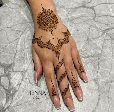 Pingl Par Ayesha Sur Mehndi Designs For Hands En Henn Naturel