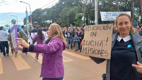 Docentes Autoconvocados Llevaron Su Reclamo Al Acto Central Por Del Día