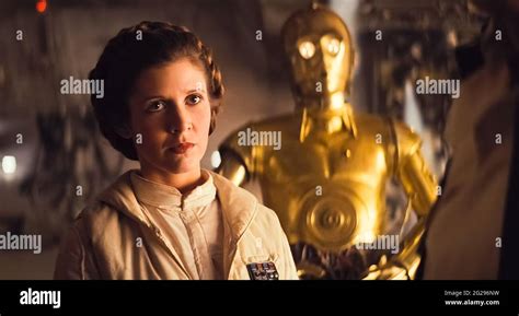 STATI UNITI Carrie Fisher E Anthony Daniels Come C 3PO In Una Scena