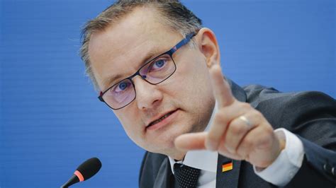 Vorfall Bei Wahlkampfveranstaltung Blut Von Afd Chef Tino Chrupalla An