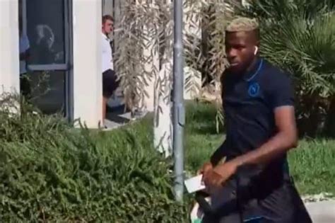 Il Video Di Osimhen Furente Nel Ritiro Del Napoli Zielinski E Demme Ci