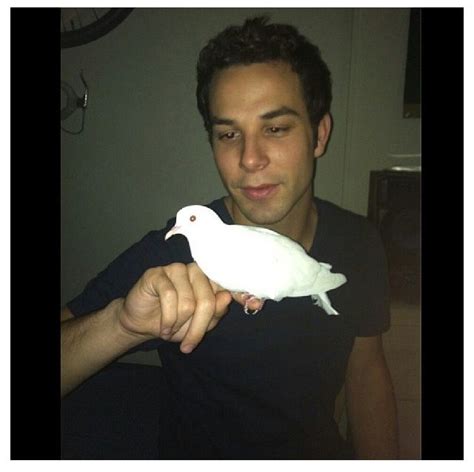 Jesse With Benji S Bird Ideal Man Perfect Man Pitch Perfect Jesse