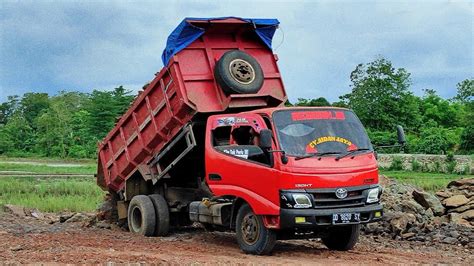 Mobil Truk Muat Tanah Bongkar Muatan Tanah Cadas YouTube