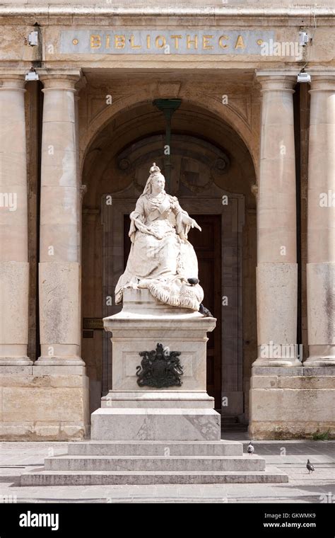 Statue Of Queen Victoria In Malta Stock Photo Alamy