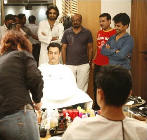 Aamir Khans Haircut Session To Get The Ghajini Look Bollywood Hungama