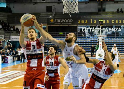 Basket A Si Riparte Il Derby Unieuro Naturelle Luned Alle