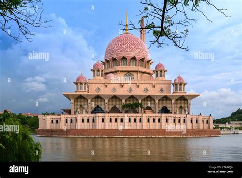 The Putra Mosque At Putrajaya Lake Putrajaya Malaysia Stock Photo Alamy