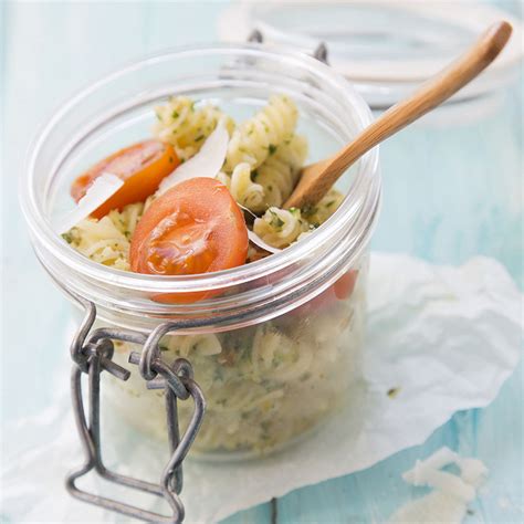 Recette Salade de pâtes au pesto et parmesan en bocal facile rapide