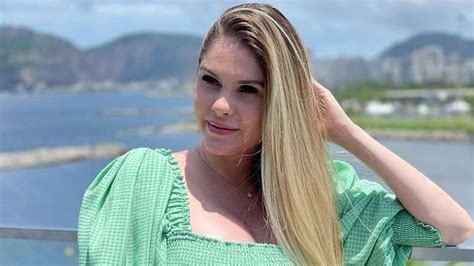 Bárbara Evans exibe barrigão de 19 semanas e mostra evolução da