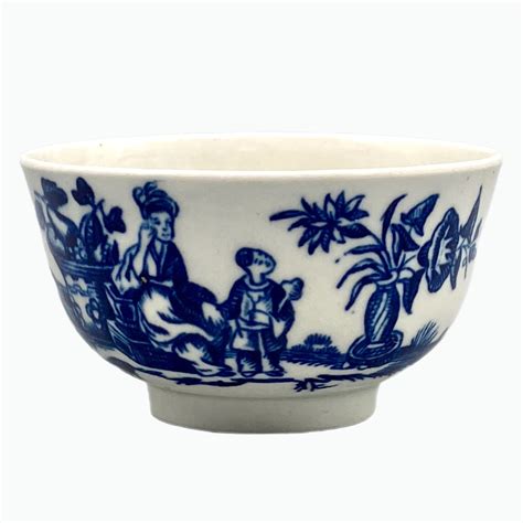 Worcester Porcelain Tea Bowl, Mother & Child Pattern, circa 1775-85