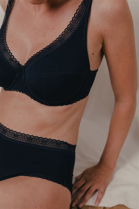 Soutien gorge avec armatures bleu marine issu de fibres végétales LA