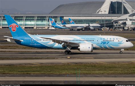 B China Southern Airlines Boeing Dreamliner Photo By Tommyng