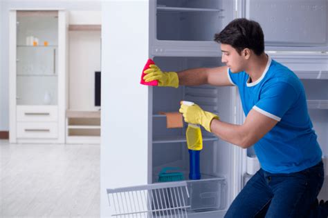 15 Quick Kitchen Cleaning Tips For Busy People 2025