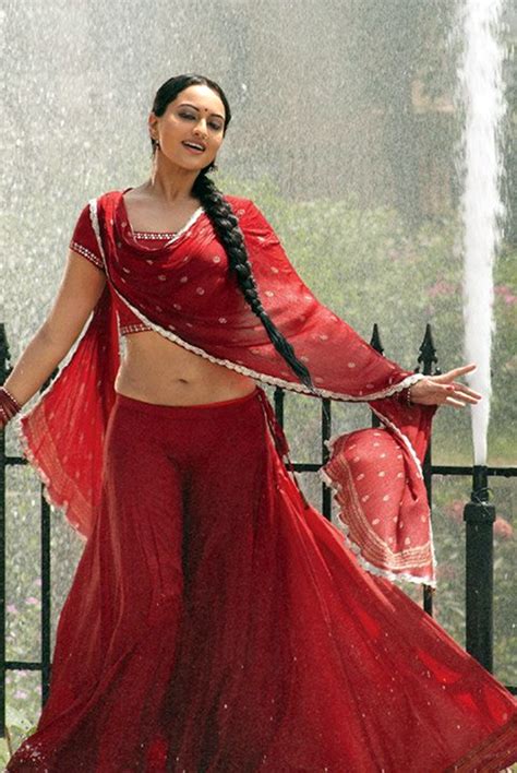 Hot Wet Sonakshi Sinha Navel Show From Dabangg