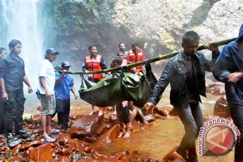 Tim SAR Evakuasi Empat Korban Tenggelam ANTARA News