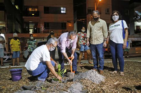 Luciano Cartaxo entrega primeira praça 100 sustentável e gestão chega