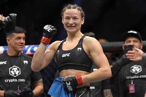 Lutadora ucraniana revela crise de choro diária antes de vitória no UFC