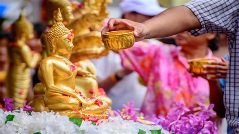 Feiern Sie Das Songkran Fest In Bangkok Eine Dynamische