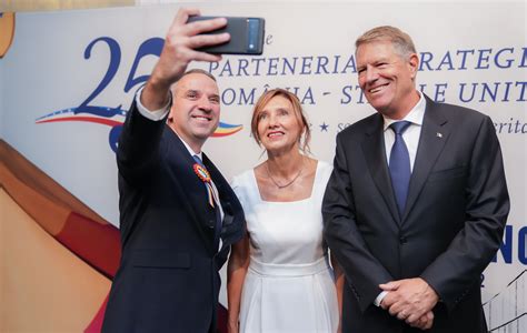 Cum S A Mbr Cat Carmen Iohannis La Nt Lnirea Din Sua Cu Joe I Jill