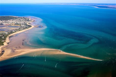 Survol de l archipel charentais Île de Ré Oléron Aix Wingly