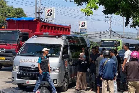 Kronologi Kecelakaan Maut Suami Istri Tertabrak Truk Di Tambakaji