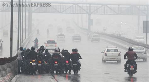 Delhi Weather Forecast Today: Delhi witnesses light rains, mercury dips