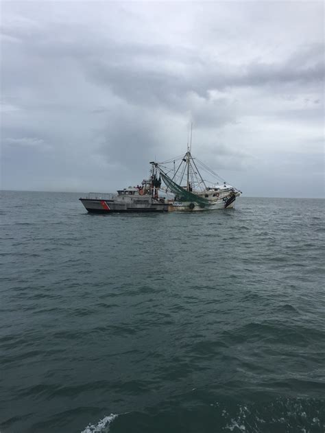 Dvids Images Coast Guard Good Samaritan Assist Aboard Sinking